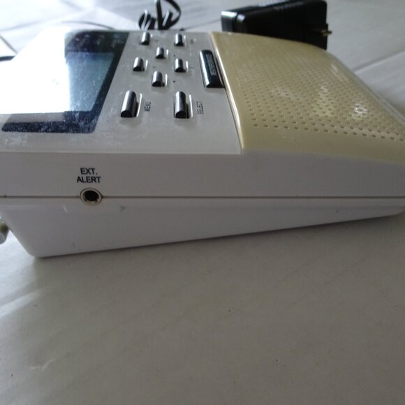 Weather Alert Radio - Midland WR-100 All Hazards NOAA Storm Warning Radio & Manu - Picture 5 of 16